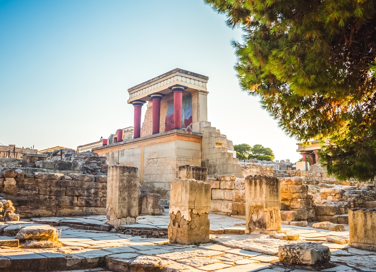 recorre-las-callejuelas-de-la-antigua-knossos-en-tu-crucero-por-grecia